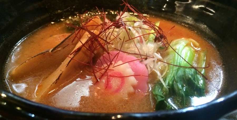 名物は味噌白湯ら~麺!!近松